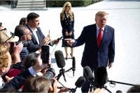 Presiden Donald Trump beramah mesra dengan wartawan ketika diiringi Zacharia, sebelum berlepas dari Rumah Putih ke Alaska.