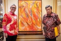 Tengku Zafrul (kiri) bersama Sultan Sharafuddin Idris Shah yang disifatkannya sebagai pemerintah teliti dan sentiasa mengambil berat suara rakyat. 