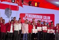 Adly (enam dari kanan) mengetuai senarai calon PH PRN Melaka.