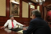 Sultan Sharafuddin berkenan menzahirkan harapan agar legasi pemerintahan baginda berteraskan kemajuan, keharmonian dan kesejahteraan rakyat dalam wawancara khas yang dikendalikan Pengerusi Bernama Datuk Seri Wong Chun Wai sempena Jubli Perak Pemerintahan baginda. Foto Bernama