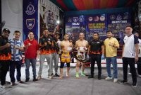 Mohd Zawawi (enam, kanan) membuktikan faktor usia bukan penghalang untuk kembali melakar kemenangan dalam sukan tempur.