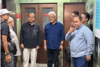 Dr Ahmad Samsuri (tiga dari kiri) menghadiri Mesyuarat Tergempar Majlis Tertinggi PN di Pejabat Agung Pas di sini pada malam Ahad.