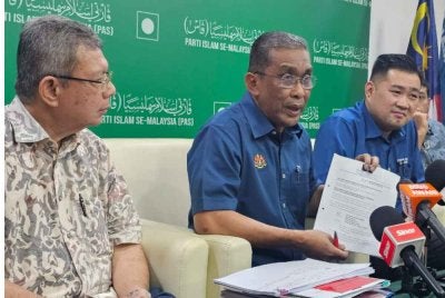 Takiyuddin pada sidang media selepas Mesyuarat Tergempar Majlis Tertinggi PN di Pejabat Agung Pas pada malam Ahad.