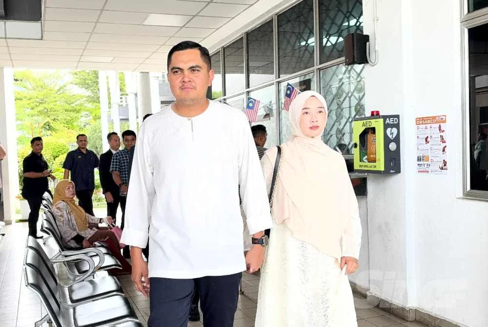 Muhamad Akmal bersama Fatin Nadhirah.