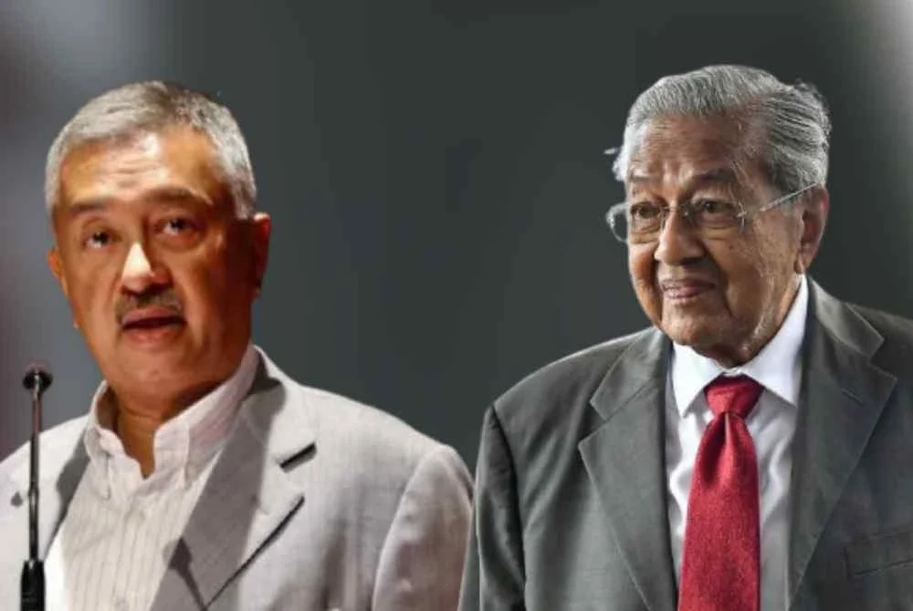 Mokhzani (kiri) ketika membacakan ucapan Mahathir (kanan) di Forum Perniagaan dan Ekonomi SG4, di KLCC pada Isnin.