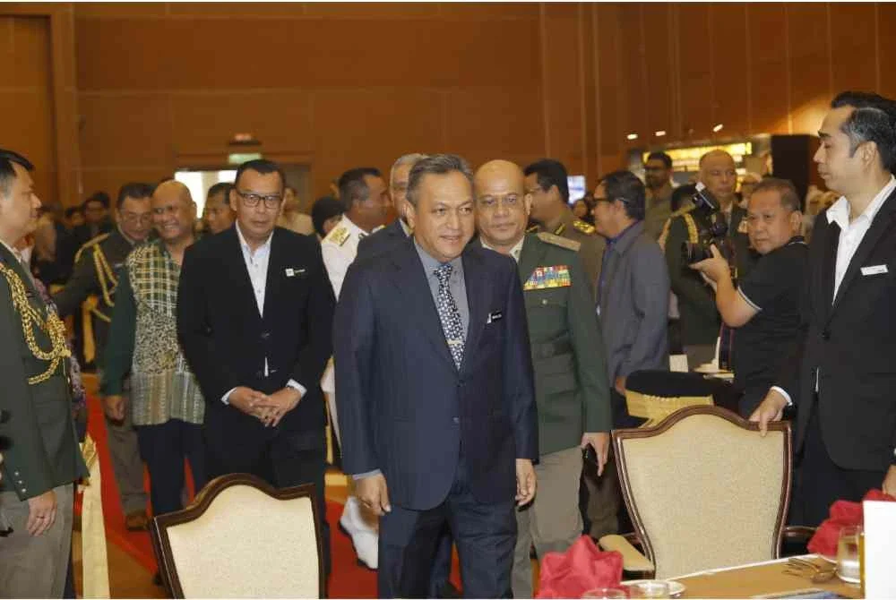 Awang Alik (depan) hadir Majlis Sambutan Hari Ulang Tahun Kedua AKPS di Sepang pada Isnin.