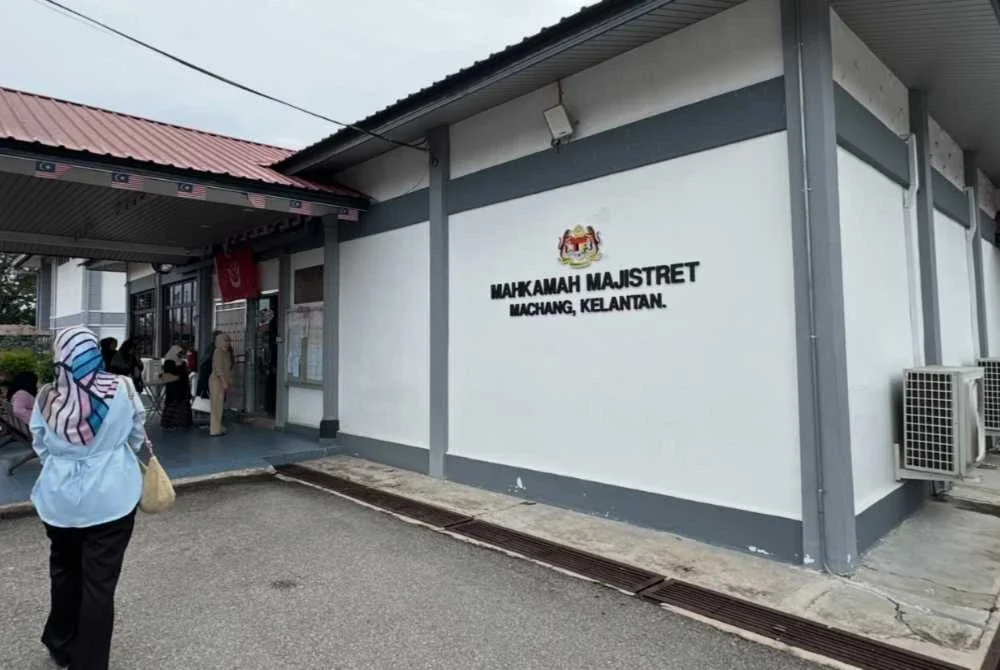 Mahkamah menjatuhkan hukuman denda RM2,000 atau penjara enam bulan jika gagal membayar denda berkenaan.
