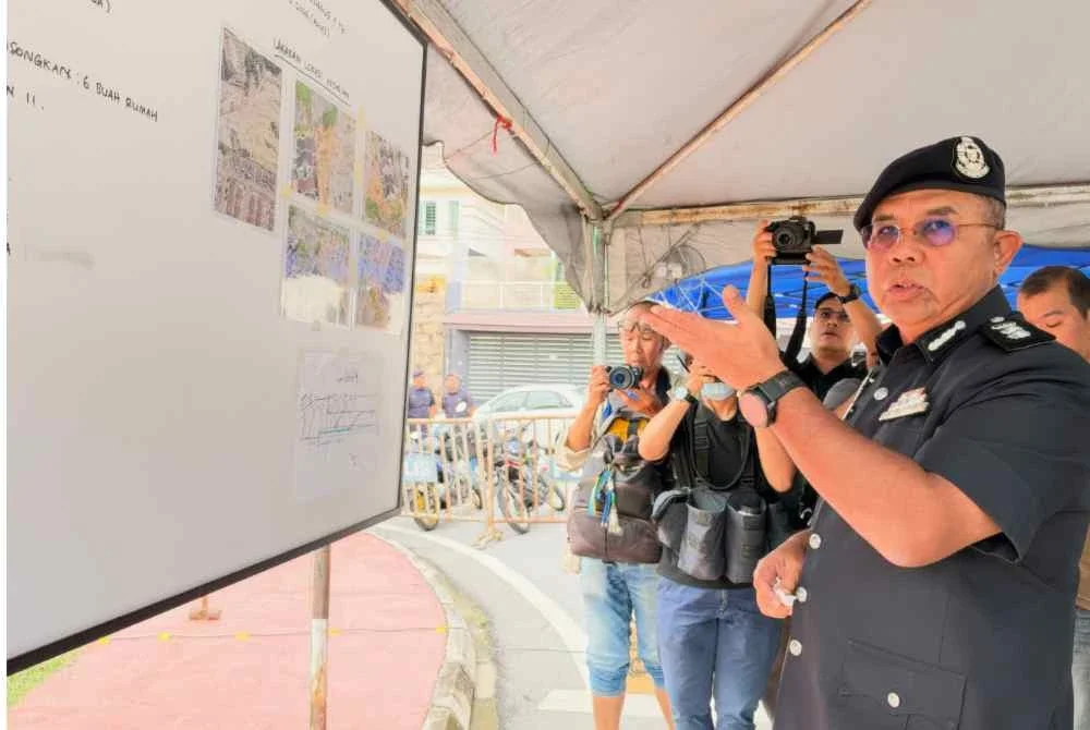 Abdul Rozak menerangkan tentang penugasan polis di lokasi kejadian.
