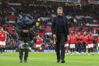 Kekalahan memalukan 0-3 kepada Bournemouth di laman sendiri meningkatkan lagi gesaan supaya Carrick dipecat. - FOTO: Agensi