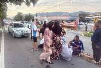 Mangsa dibawa ke Hospital Wanita dan Kanak-Kanak Sabah (HWKKS) untuk rawatan lanjut.