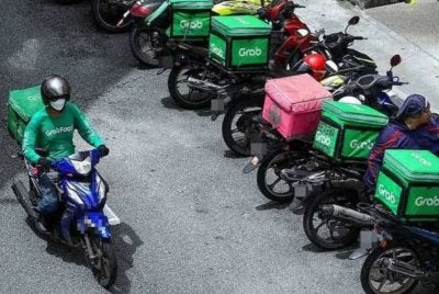 Dianggarkan terdapat sekitar 31 hingga 34 syarikat e-hailing dan p-hailing yang berdaftar di Malaysia, manakala kira-kira 600,000 individu terlibat dalam sektor tersebut. Foto hiasan