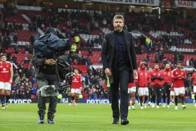 Kekalahan memalukan 0-3 kepada Bournemouth di laman sendiri meningkatkan lagi gesaan supaya Carrick dipecat. - FOTO: Agensi