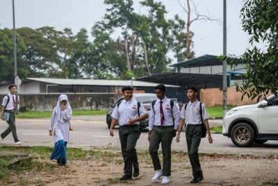 Sesi persekolahan dimulakan secara berfasa susulan penutupan sementara sekolah akibat keadaan jerebu di Johor. Foto Bernama