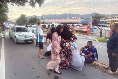 Mangsa dibawa ke Hospital Wanita dan Kanak-Kanak Sabah (HWKKS) untuk rawatan lanjut.