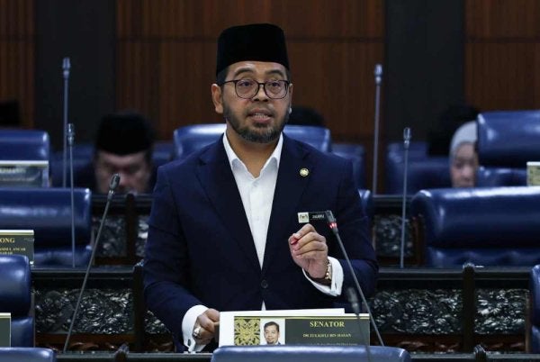 Zulkifli ketika menggulung perbahasan sempena Mesyuarat Ketiga, Penggal Kelima, Parlimen ke-15 di Bangunan Parlimen. Foto Bernama 