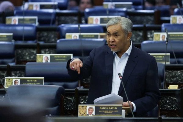 Ahmad Zahid ketika menggulung perbahasan sempena Mesyuarat Ketiga, Penggal Kelima, Parlimen ke-15 di Bangunan Parlimen hari ini. Foto: Bernama 