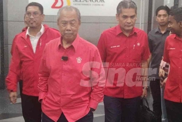 Muhyiddin ditemui selepas mempengerusikan mesyuarat Majlis Pimpinan Tertinggi (MPT) Bersatu di Ibu Pejabat Parti Bersatu. 