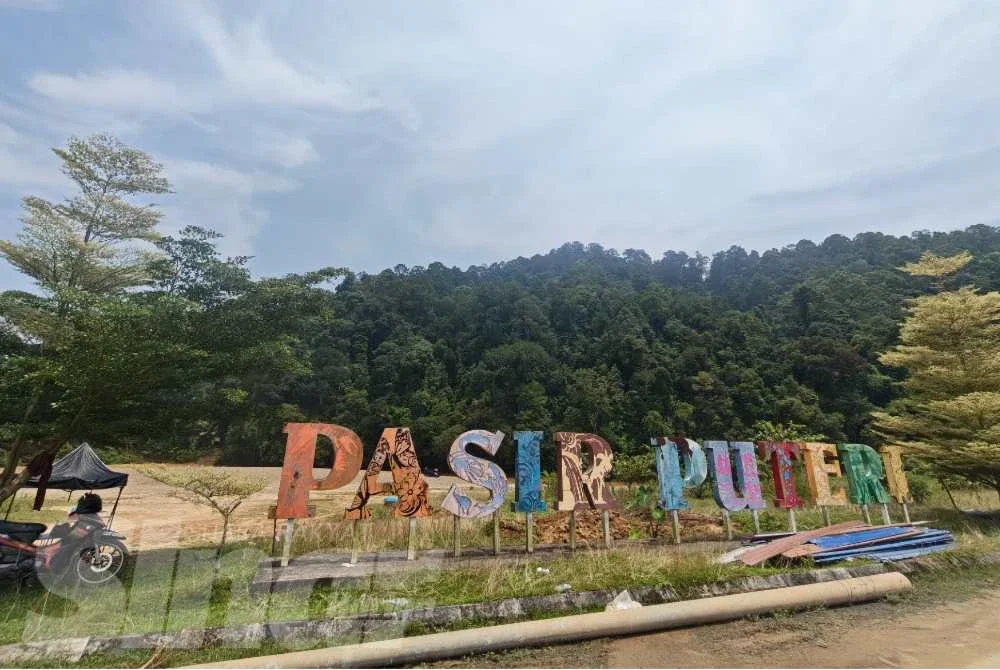 Kawasan berkenaan dahulunya dikenali sebagai Pasir Kubor sebelum menggunakan nama Pasir Puteri.