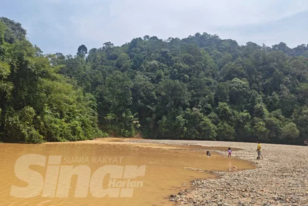 Suasana di kawasan rekreasi Pasir Puteri, Sungai Lembing.