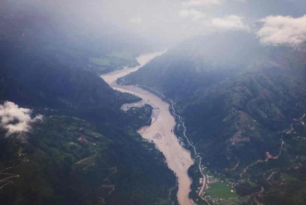 Kemusnahan di sepanjang Sungai Trishuli, daerah Dhading, wilayah Bagmati akibat banjir dahsyat pada Ogos lalu. - Foto Agensi