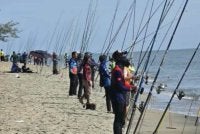Pertandingan memancing di kolam berbayar boleh menjadi haram sekiranya yuran penyertaan peserta dikumpulkan untuk dijadikan hadiah kepada pemenang kerana mengandungi unsur perjudian. Foto hiasan
