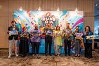 Jessie (tiga dari kanan) bersama barisan tetamu kehormat