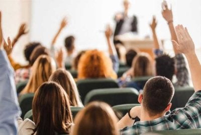 Keberanian mahasiswa mengemukakan soalan kritikal kepada pemimpin tidak seharusnya dihukum atau dipandang sinis. Gambar hiasan 