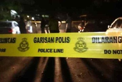 Kereta itu dipercayai membuat pusingan U menyebabkan penunggang motosikal yang berada di belakang cuba mengelak sebelum melanggar bahagian sisi kanan kereta berkenaan dan terjatuh di lorong bertentangan. Foto hiasan