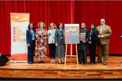 Barisan tetamu kehormat ketika melancarkan polisi 'Rethinking Capital Punishment for Drug Offences in Malaysia' di Parlimen pada Selasa.