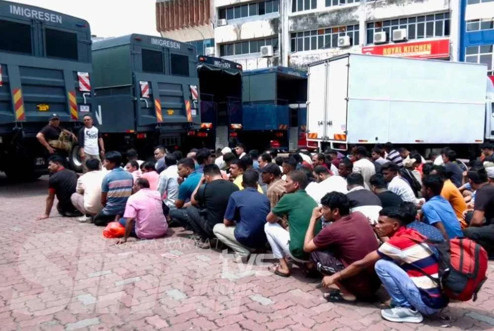 Sebahagian warga asing yang diperiksa pihak berkuasa dalam operasi di sekitar Kuala Lumpur.