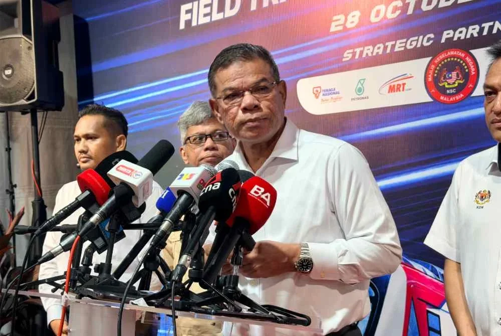 Saifuddin ketika sesi sidang media di Johor Bahru.