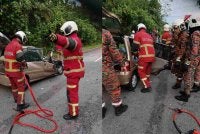 Anggota bomba mengeluarkan mangsa tersepit dalam kenderaan.