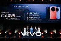 Pengarah Jenama vivo Malaysia, Justin He (dua dari kiri); Ketua Pegawai Eksekutif vivo Malaysia, Mike Xu (tengah) dan Pengurus Produk Kanan Kumpulan Perniagaan Komunikasi Tanpa Wayar MediaTek, Tracy Hsiao (dua dari kanan) ketika pelancaran vivo X500 Series di Zepp Kuala Lumpur pada Selasa.