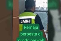 Penguat kuasa JAINJ menjalankan operasi cegah maksiat di sebuah kondominium mewah di Johor Bahru.