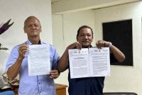 Adnan (kanan) dan Abd Rahman (kiri) semasa sidang media di Shah Alam pada Rabu.