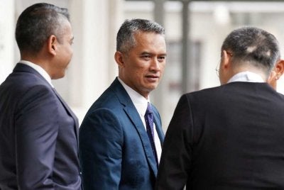 Mohd Shuhaily ketika hadir di Mahkamah Majistret Sepang pada 21 Oktober lalu bagi menghadapi kes kekerasan terhadap dua anggota polis. 