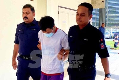 Seorang buruh dipenjara 12 bulan oleh Mahkamah Majistret Pasir Mas pada Rabu selepas mengaku bersalah terhadap pertuduhan menghalang penjawat awam menjalankan tugas dan memandu secara melulu pada 24 Oktober lalu. Foto:SINAR HARIAN/HAZELEN LIANA KAMARUDIN