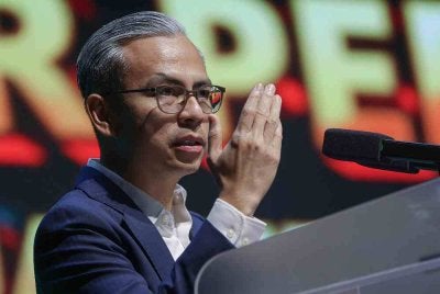 Menteri Komunikasi Datuk Seri Fahmi Fadzil berucap pada Program Pelajar Pemacu Negara - Sayangi Diri, Jauhi Dadah dan Hargai Kehidupan, di Pusat Konvensyen HGH hari ini. Foto Bernama 