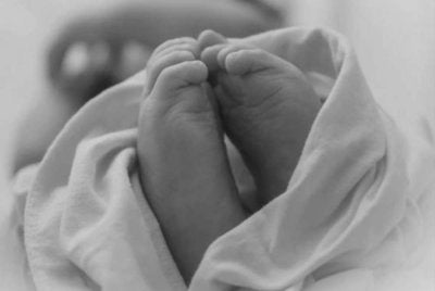 Seorang bayi lelaki yang masih bernyawa ditemukan tertimbus dalam tanah berhampiran sebuah rumah sewa di Jalan Airport semalam. - Gambar hiasan