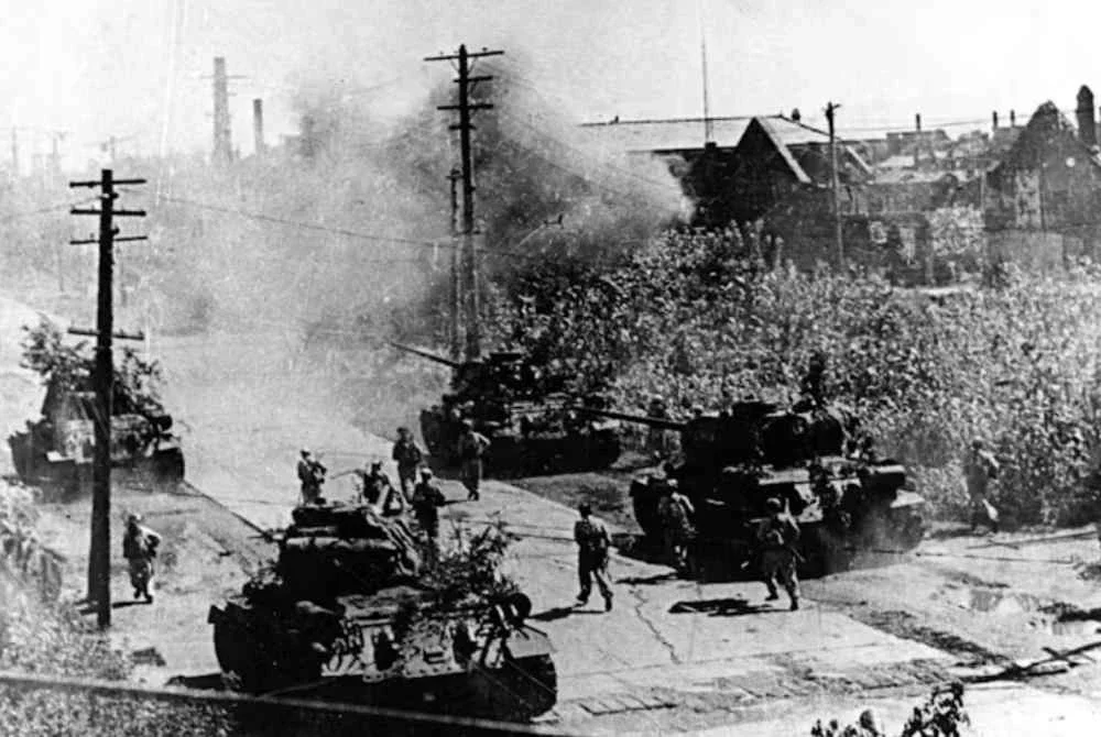 Ketegangan masih berterusan akibat pertikaian sempadan, aktiviti ketenteraan dan program senjata nuklear Korea Utara meskipun konflik dihentikan lebih tujuh dekad lalu menerusi perjanjian gencatan senjata pada 1953. Foto Agensi