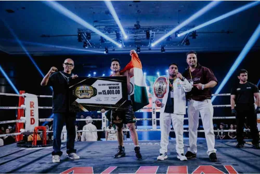 Abd Rahman (kiri) bersama pempengaruh dari India, Gulfishan (dua dari kiri) ketika All Star Championship 2026 di Ampang baru-baru ini.