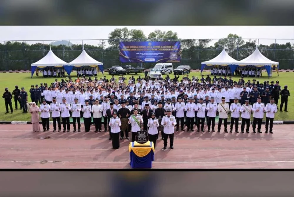 Istiadat Mengarak Gencana Diraja Kastam sempena ulang tahun ke-63 penganugerahan gelaran ‘Diraja’ kepada JKDM di sini pada Khamis.