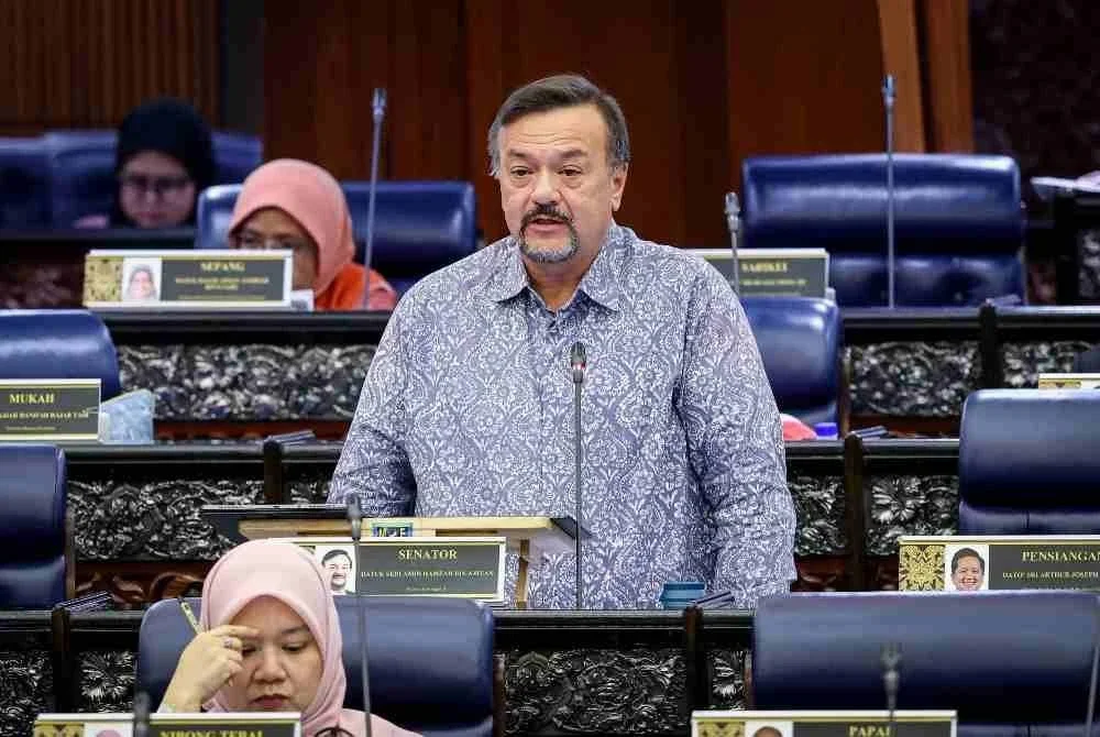 Menteri Kewangan II Datuk Seri Amir Hamzah Azizan ketika menggulung perbahasan Rang Undang-undang Perbekalan 2027 peringkat dasar bagi Kementerian Kewangan di Dewan Rakyat hari ini. - Foto Berna,a