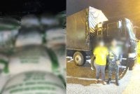 PGA menahan sebuah lori dan merampas 25 tan metrik beras putih jenis Super Import yang disyaki diseludup dari Thailand menerusi Op Taring Wawasan di Paloh, Gua Musang pada malam Rabu. Foto PGA