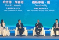 Abd Hamid (dua dari kanan) berucap pada Forum UCLG ASPAC Council di Haikou,China.