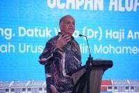 Ameer ketika berucap dalam majlis pelancaran Jom Lokal: Ikon Lokal pada Khamis lalu.