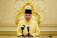 Sultan Nazrin berkenan bertitah ketika mempengerusikan Mesyuarat Dewan Negara Perak ke-175 di Istana Iskandariah pada Khamis. Foto Bernama 