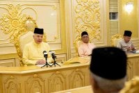 Sultan Nazrin Shah berkenan bertitah ketika mempengerusikan Mesyuarat Dewan Negara Perak ke-175 di Istana Iskandariah pada Khamis. Foto Bernama 