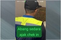 Penguat kuasa JAINJ telah mengetuk pintu sebuah bilik yang disyaki terdapat pasangan kekasih di dalamnya kerana pendingin hawa masih terpasang.