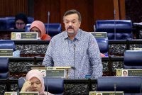 Menteri Kewangan II Datuk Seri Amir Hamzah Azizan ketika menggulung perbahasan Rang Undang-undang Perbekalan 2027 peringkat dasar bagi Kementerian Kewangan di Dewan Rakyat hari ini. - Foto Berna,a